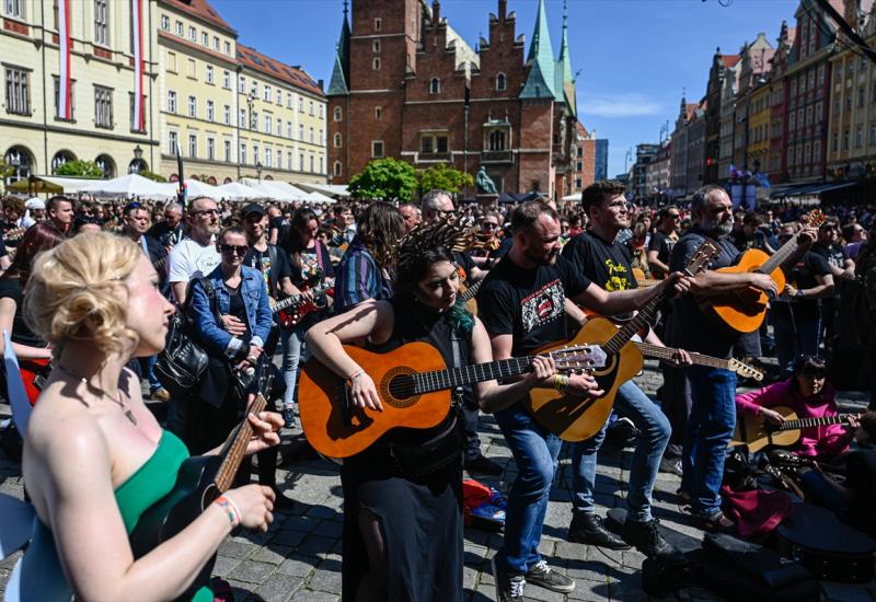 Skoro osam tisuća gitarista u pokušaju obaranja Guinnessovog rekorda